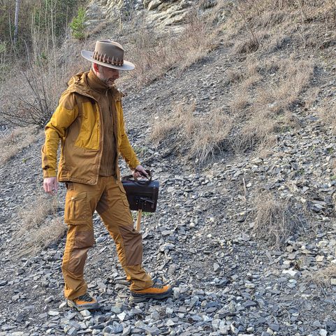 LEATHER ROCK & FOSSIL COLLECTOR BAG FOR PALEONTOLOGY