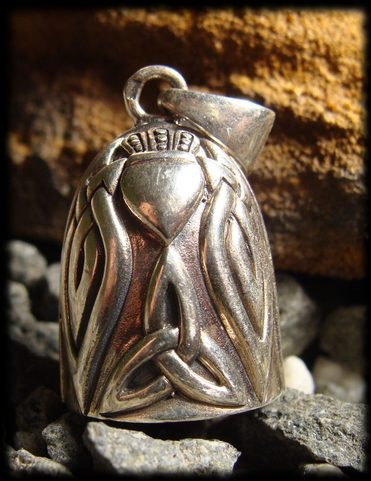 SILVER BELL PENDANT WITH CLADDAGH HEART, AG 925