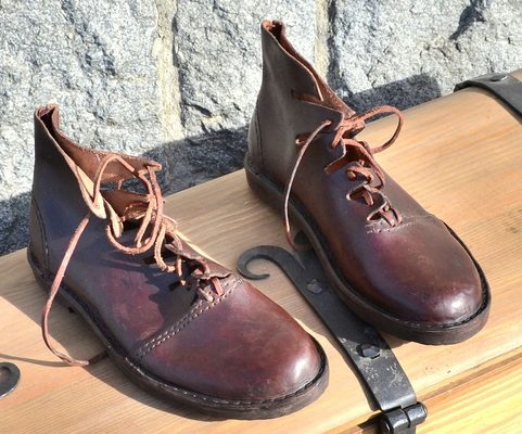 CHAUSSURES EN CUIR DES TEMPS ANCIENS