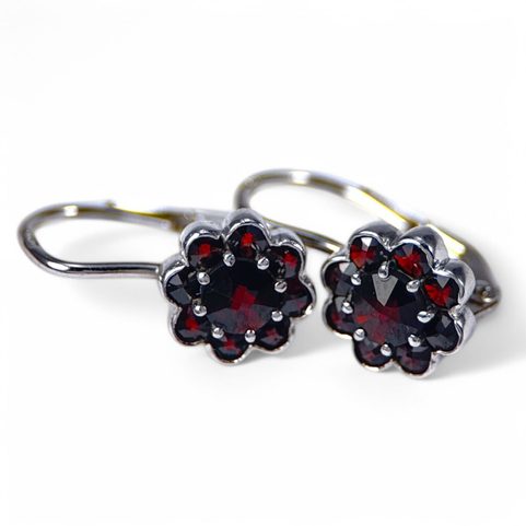 FLORA, SILVER EARRINGS WITH GARNETS, AG 925/1000