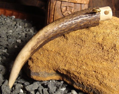 SIIMPLE NEEDLE CASE, DEER ANTLER