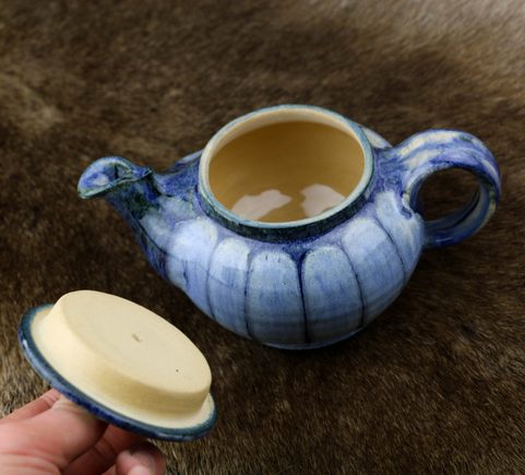 BLUE CERAMIC KETTLE 0.5 L