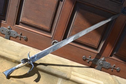 MITTELALTERLICHER FALCHION MIT HIRSCHHORNGRIFF