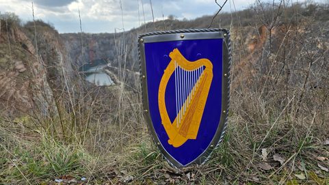 IRLAND, MITTELALTER SCHILD - METALL, HANDGEFERTIGT