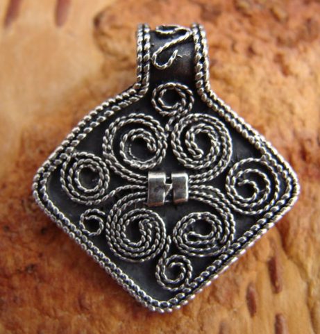 SILVER BIRKA PENDANT, SQUARE, SILVER 925