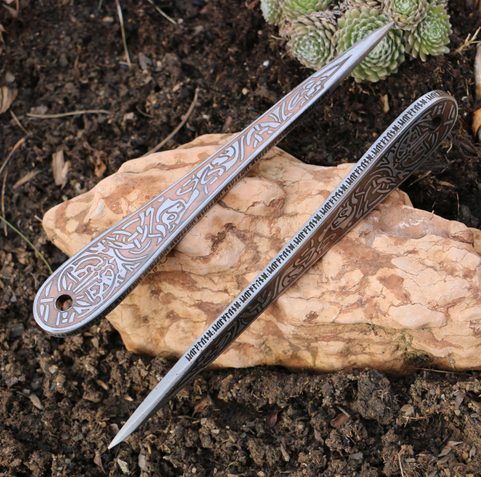 VENGEANCE BRONZE EDITION ETCHED THROWING KNIFE WITH VEGVÍSIR - 1 PIECE
