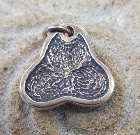 TRIKEL PLEIN, PENDENTIF, BRONZE