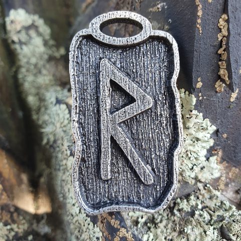 RAIDHO - PENDENTIF RUNE ZINC