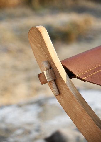 MEDIEVAL FOLDING CHAIR