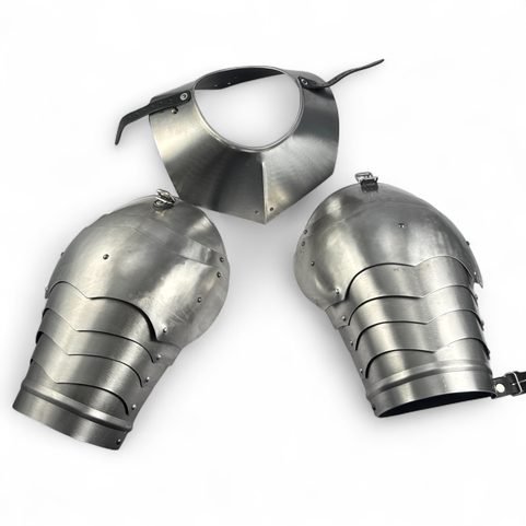 KETTENHEMD UND SCHULTERPANZER