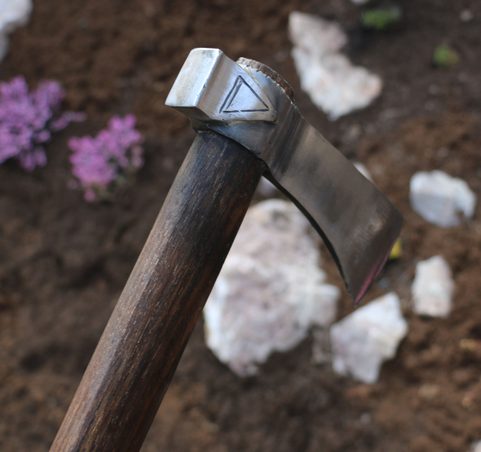 COYOTE, GESCHMIEDETES TOMAHAWK