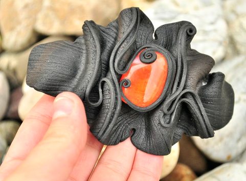 BROCHE EN CORNALINE