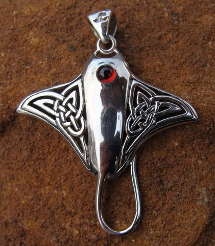 MANTA RAY PENDANT, SILVER