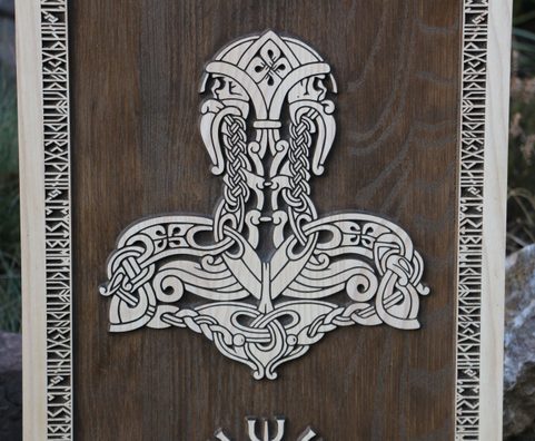 MJÖLLNIR WALL DECORATION PLAQUETTE 32 X 45 CM