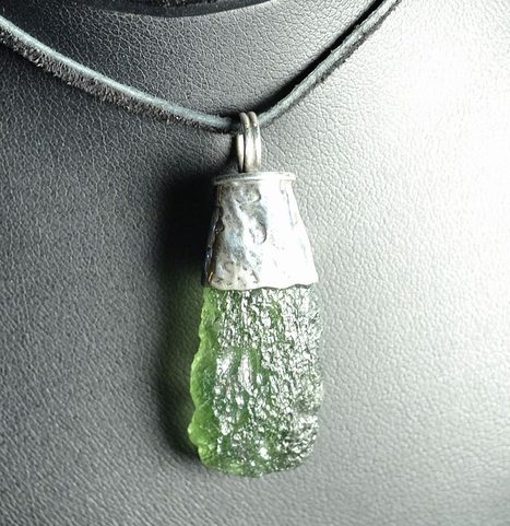 ELECTRA, BIJOU EN ARGENT DE LUXE AVEC MOLDAVITE TCHÈQUE, PENDANT AG 925