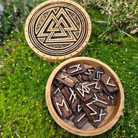 NORSE RUNES - FUTHARK WITH BOX - VALKNUT