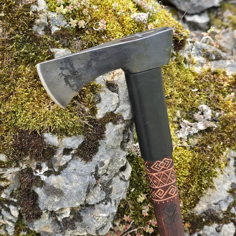 VALASKA - CICMANY, HACHE FORGÉE TRADITIONNELLE