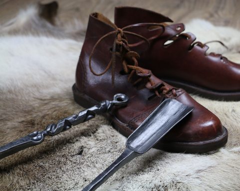 CHAUSSE-PIEDS FORGÉS, DESIGN DE LUXE