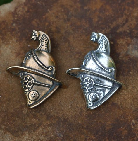 GLADIATOR - THRACIAN HELMET, BRONZE PENDANT