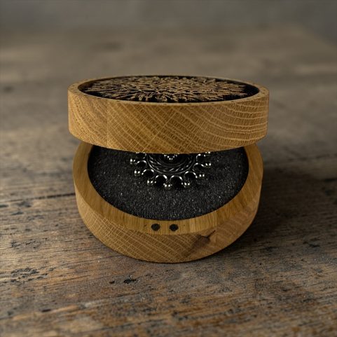 BOÎTE EN CHÊNE MOLDAVITE POUR COLLECTIONNEURS DE PIERRES, MOLDAVITE ET BRACELETS