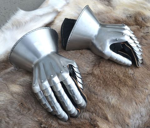 MEDIEVAL HOURGLASS GAUNTLETS