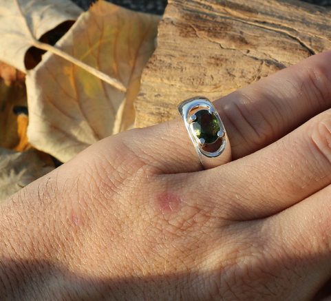 MOLDAVITE, STERLING SILVER RING WITH CUT MOLDAVITE