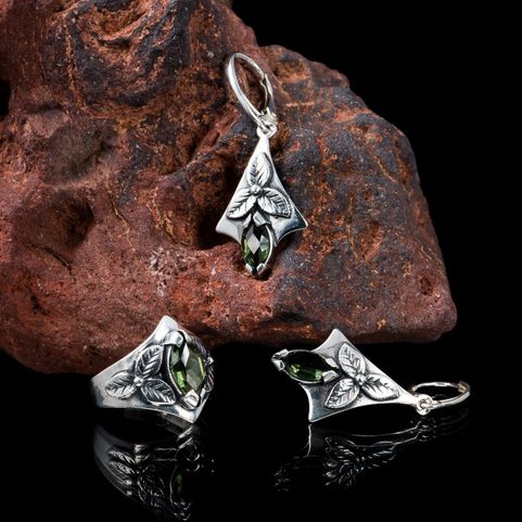 SHAMROCK, EARRINGS, MOLDAVITE, SILVER