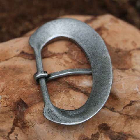 BOUCLE DE CEINTURE, DÉBUT DU MOYEN ÂGE, ZINC