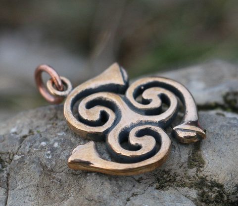 CELTIC TRISKELION, LA TENE AGE, BRONZE PENDANT
