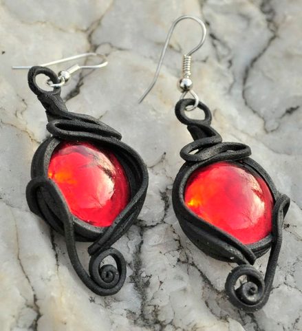 RED GLASS EARRINGS