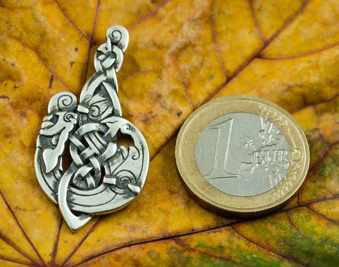 MAC TÍRE, CELTIC WOLF, SILVER PENDANT