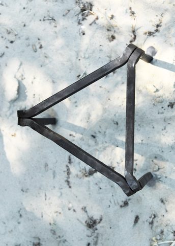 TRIPODE SIMPLE, GRILLE DE POÊLE, FORGÉ À LA MAIN