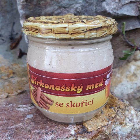KRKONOŠSKÝ MED SE SKOŘICÍ  240G