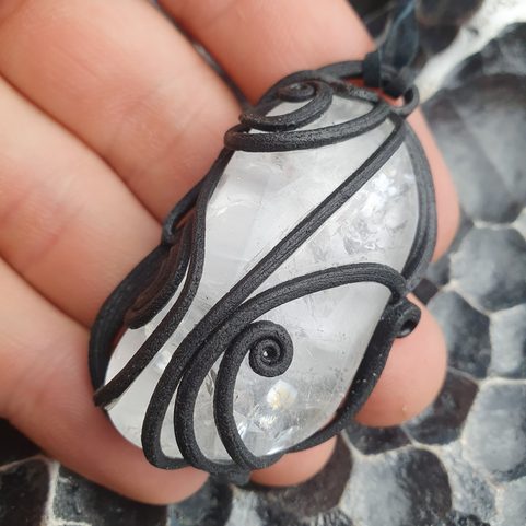 MOUNTAIN CRYSTAL PENDANT, BIG STONE