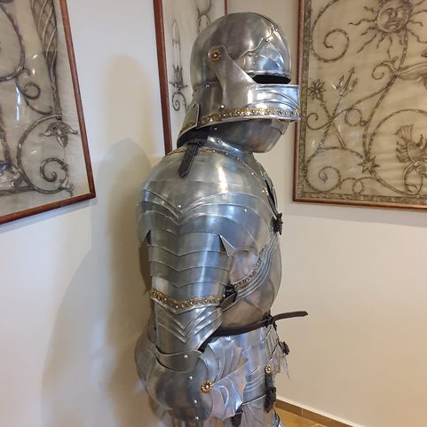 MEDIEVAL SUIT OF ARMOR, ALUMINIUM, COSTUME RENTAL