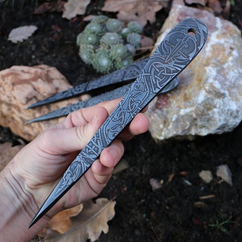 VENGEANCE ETCHED THROWING KNIFE WITH VEGVÍSIR - 1 PIECE