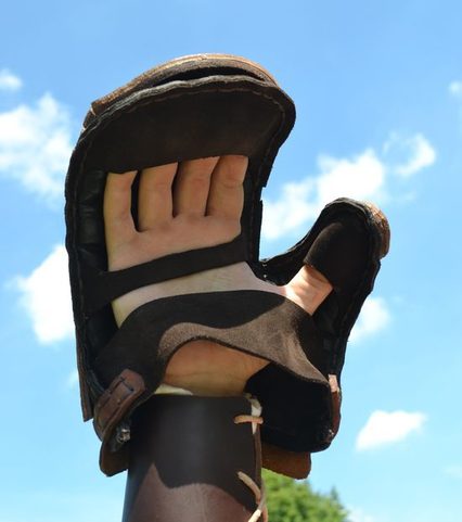 LEATHER GAUNTLET FOR SWORD FIGHT, LEFT HAND