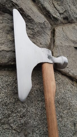 WAR HAMMER WITH SHAFT - HMB