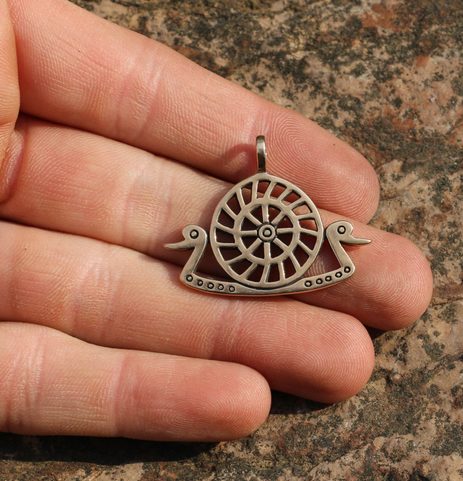 SWAN SHIP WITH SUN, BRONZE AGE, BRONZE PENDANT