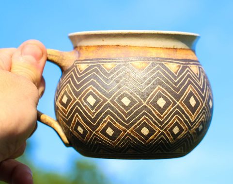 CHECKERED CERAMIC MUG
