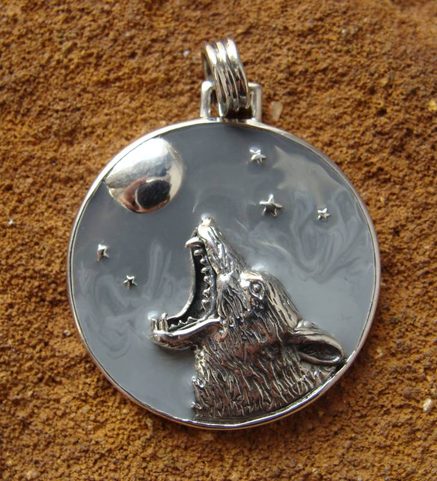 HOWLING WOLF PENDANT