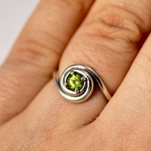 NORICA, SILVER RING, PERIDOT, AG 925/1000