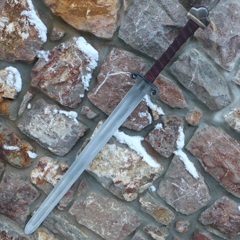 BARBARIAN TWO-HANDED SHARP FANTASY SWORD WITH SCABBARD ON THE BACK