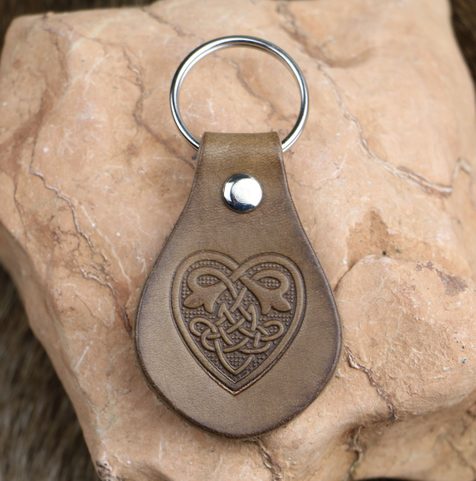 CELTIC HEART LEATHER KEYCHAIN BROWN