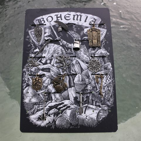 THE MIDDLE AGES - AMULETS 12 PIECES AND A PRESENTATION BOARD, DISCOUNTED SET