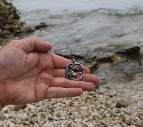 MÉDUSE, TALISMAN ANTIQUE, ZINC, ARGENT ANTIQUE