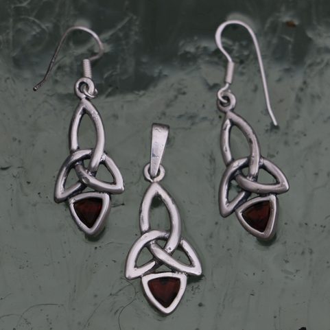 KIRA, PENDANT AND EARRINGS, SILVER 925 GARNET