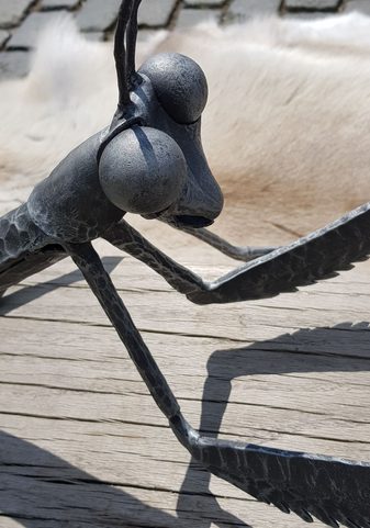 MANTE RELIGIEUSE, SCULPTURE FORGÉE
