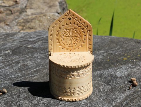 BOÎTE À SEL, SCULPTÉE À LA MAIN