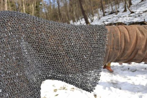 CHEMISE EN COTTE DE MAILLES - HAUBERK, RIVETÉE, 8 MM, MANCHES COURTES, TOUR DE POITRINE 120 CM